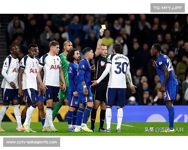 VAR判罚引争议，主帅场边抗议